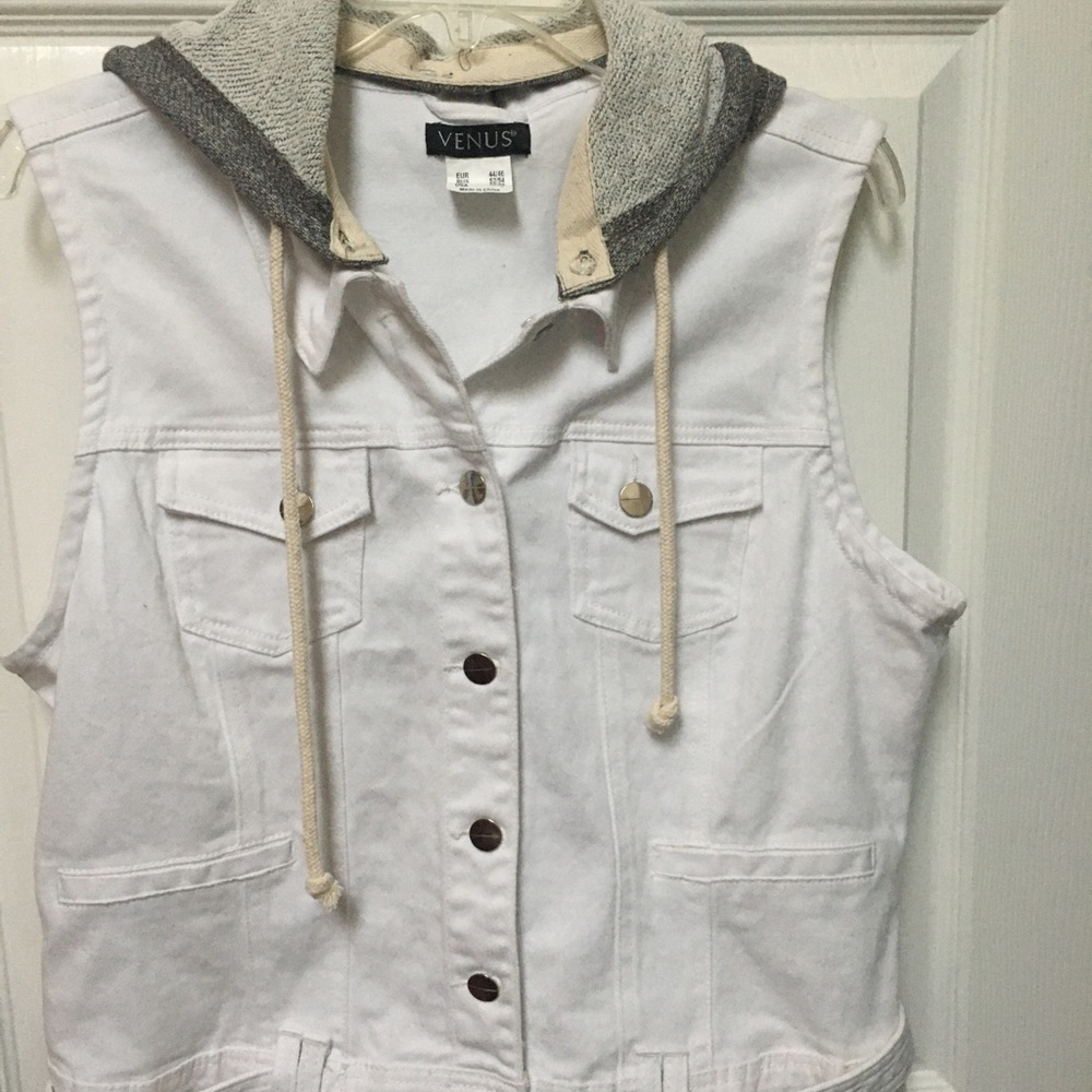 NWOT White sleeveless vest with grey hood